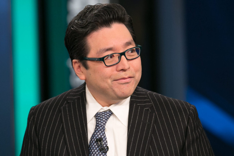 比特币暴跌后即将反弹！华尔街专家 Tom Lee：年底将飙破 15 万美元