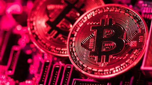 比特币 8.4 万美元得而复失！分析师示警：「这区间」恐成回测目标