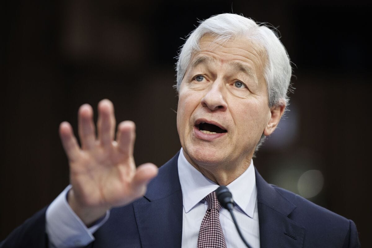 摩根大通开放买比特币！Jamie Dimon 嘴硬放行：我不喜欢，但你可以买