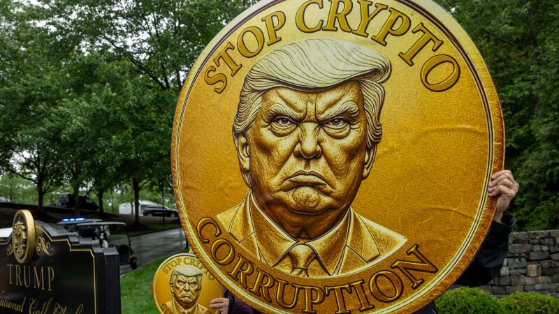 川普 $TRUMP「币宴」惹议！民主党怒控「出卖美国」、要求公开宾客名单