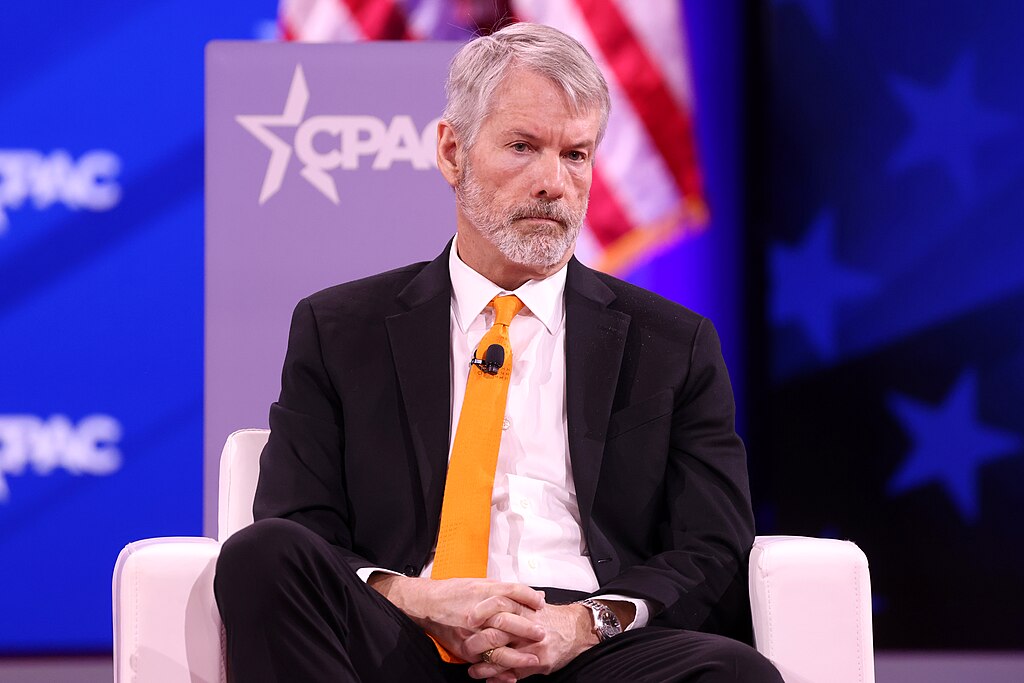 比特币大户转攻为守！Strategy 设立「14 亿美元现金储备」、大砍全年财测