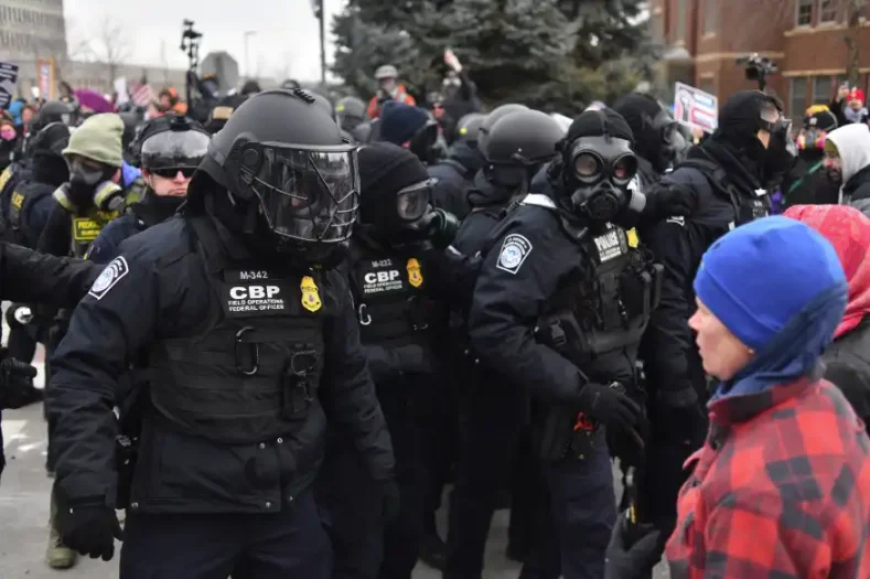 全世界都在狂欢，为何只有币圈在「过冬」？