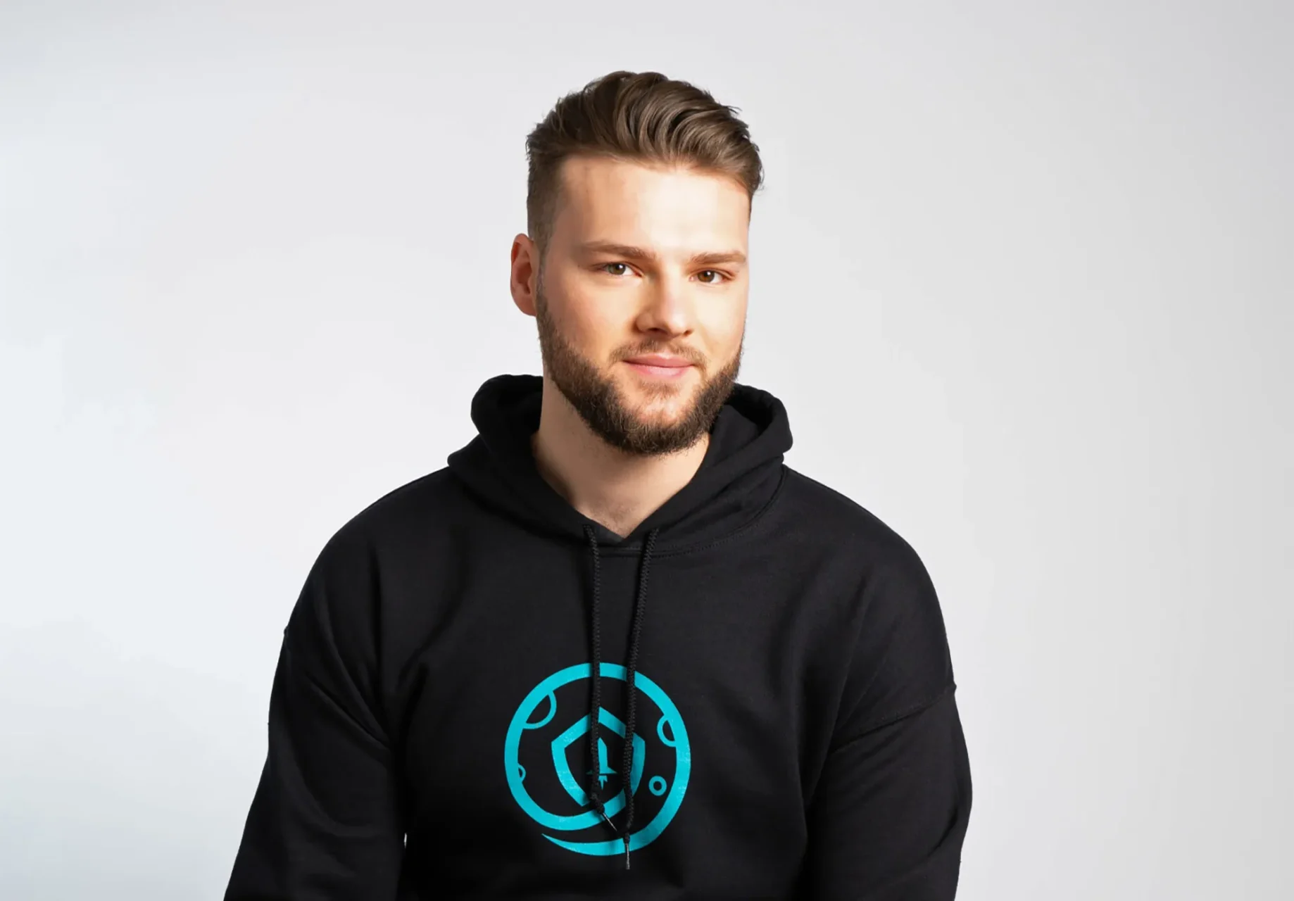 挪用 900 万美元公款挥霍！SafeMoon 前 CEO 涉诈欺遭判刑 8 年