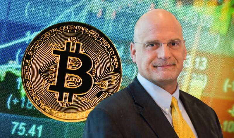 预测「比特币下探 1 万美元」被炎上！彭博分析师改口喊：2.8 万美元更合理