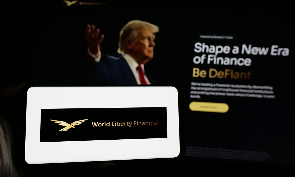 川普 DeFi 项目遭骇客、空头狙击！稳定币 USD1 一度下探 0.9942 美元