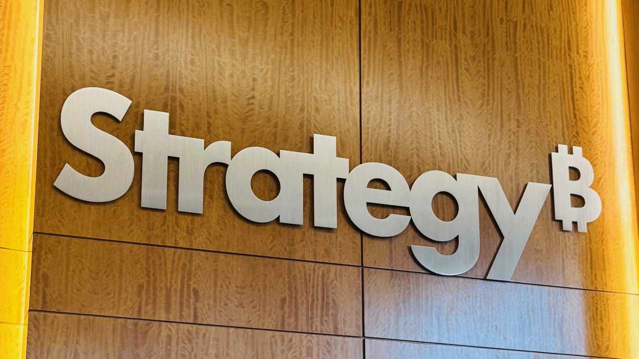 无惧帐面亏损 93 亿美元！Strategy 加码买进 520 枚比特币