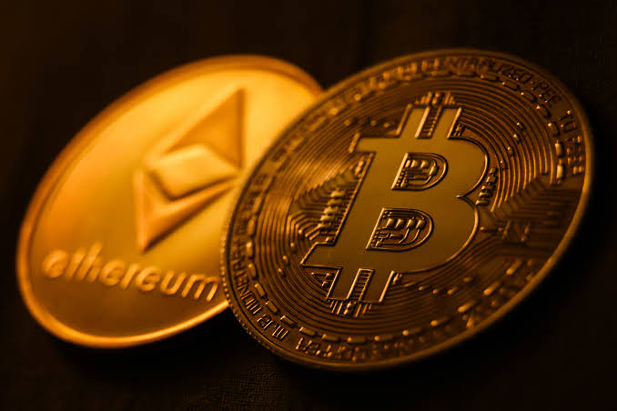 ETF 资金退潮、《CLARITY 法案》卡关！花旗大砍比特币、以太币目标价
