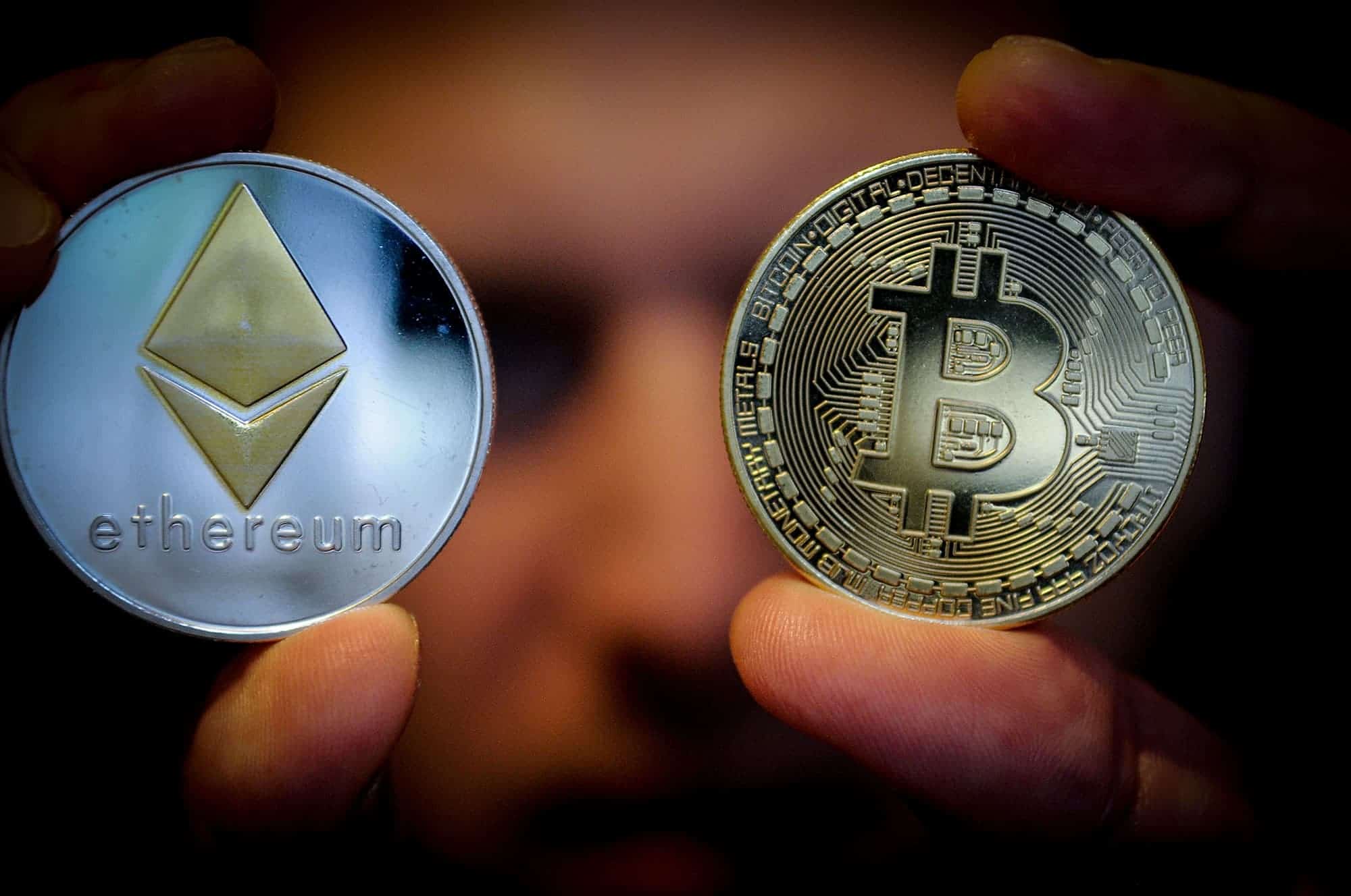 比特币、以太币现货 ETF 连三周吸金！SOL 曾缔 11 日连续净流入
