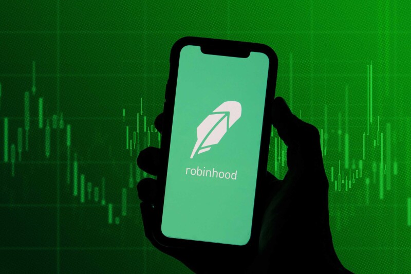 Robinhood Chain 七日手续费暴增逾 17 倍！StoneX 首评 HOOD 看涨 45%