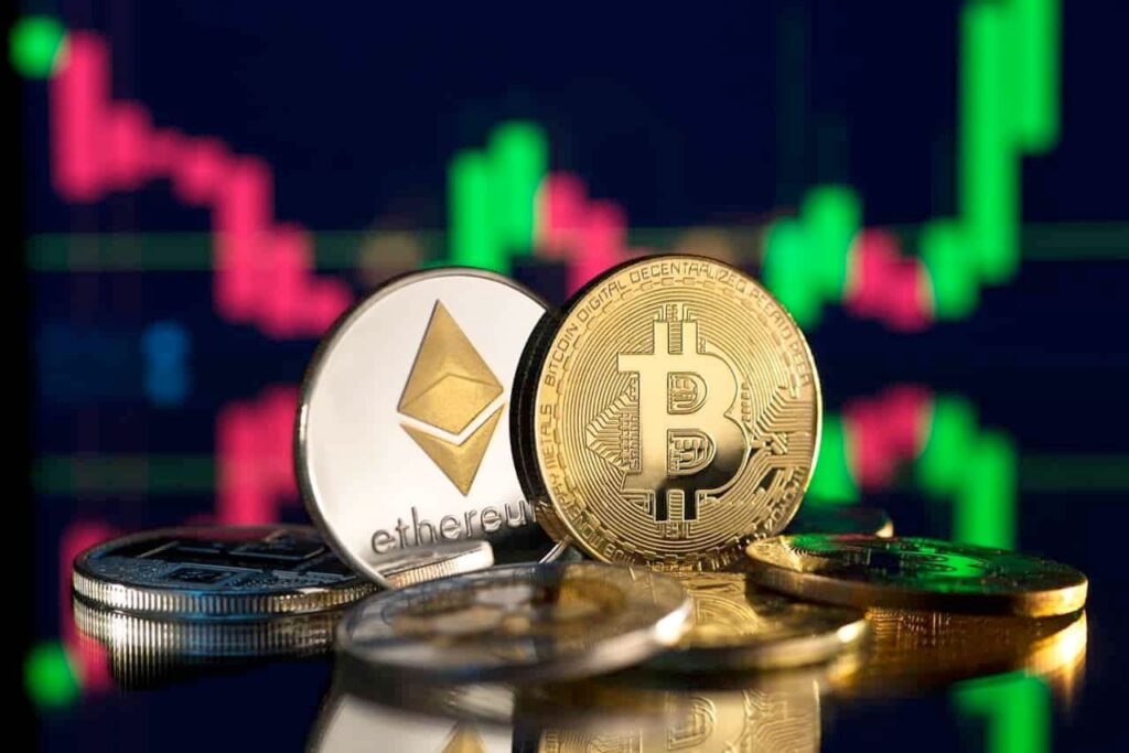 比特币守 7.7 万、以太币重返 2,500 美元！ETF 资金分化成行情关键